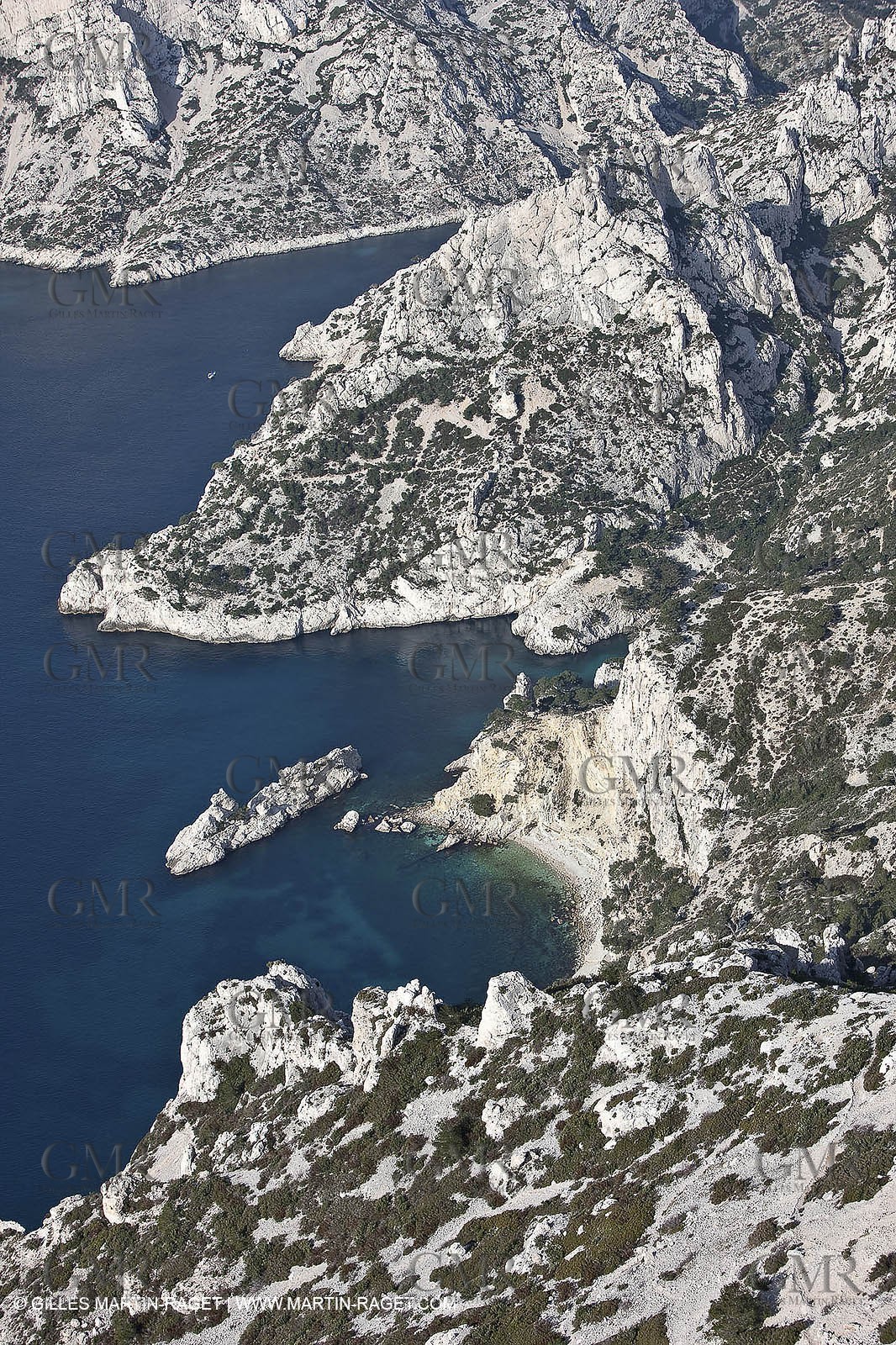 10 03 2009 - Marseille (FRA, 13) - Calanques - Les Pierres tombées (bottom), Sugitton