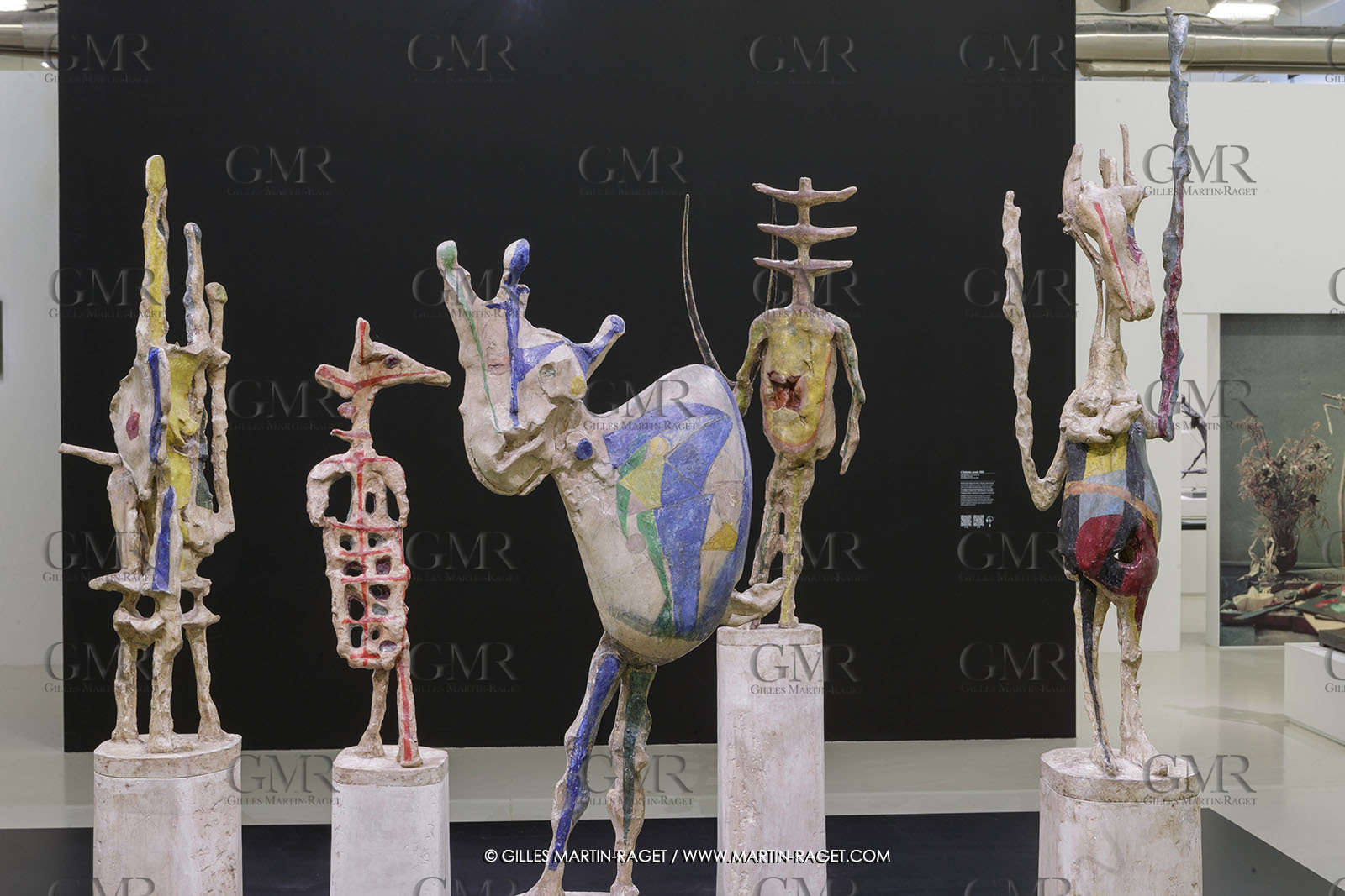 02 05 2023, Paris (FRA), oeuvre de Germaine Richier, Exposition Centre Pompidou 2023, L'échiquier , grand 1959, plâtre original peint, Pièce unique en 5 éléments : Le Roi (209 x 51 x 32,5 cm); La Reine 228,5 x 44,5 x 33,5 cm); Le Cavalier (169,5 x 37,5 x 41,5 cm); La Tour (200 x 40,5 x 29,5 cm); Le Fou (175,5 x 62 x 33,5 cm)