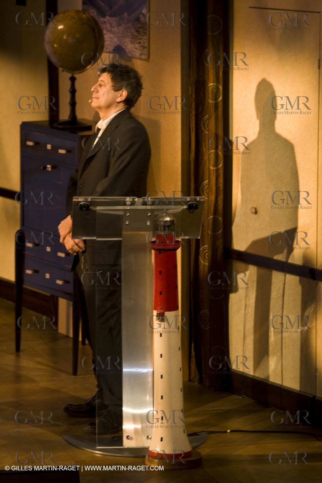 12 08 08 - Paris (FRA) Edouard VII theater - French Sailing Federation - Champions party - French Sailor of the year : Francis Joyon