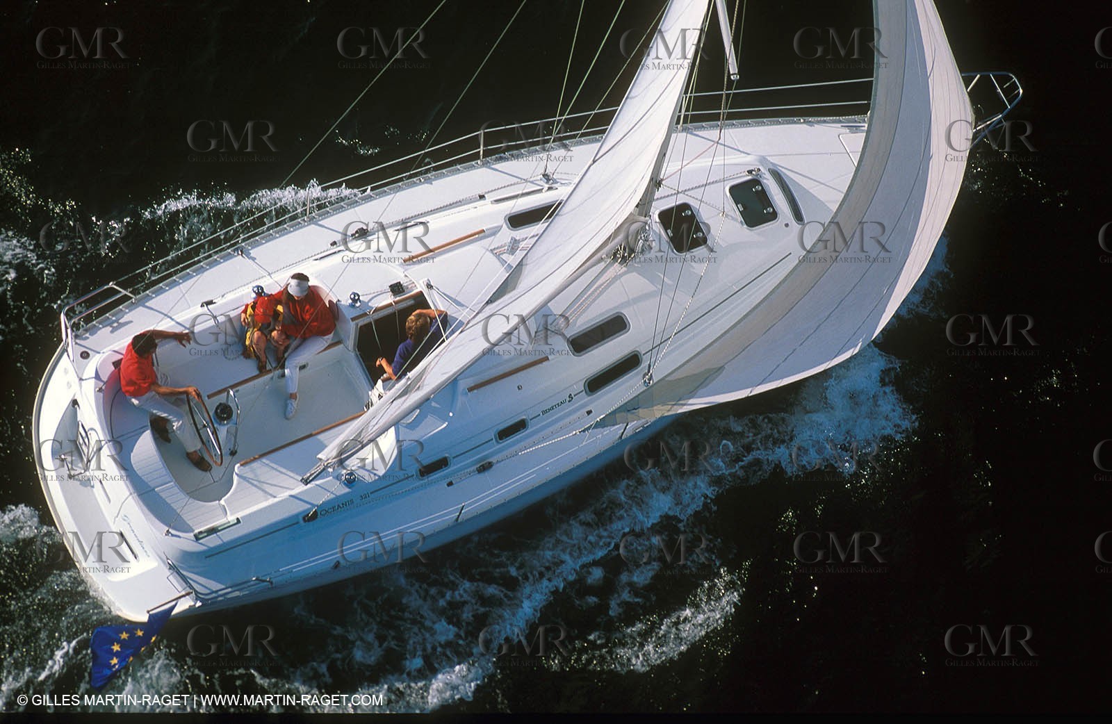 Crusing monohull sailing