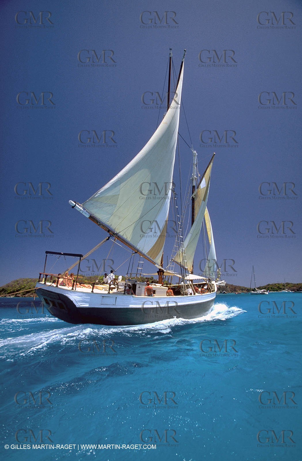 Crusing monohull sailing