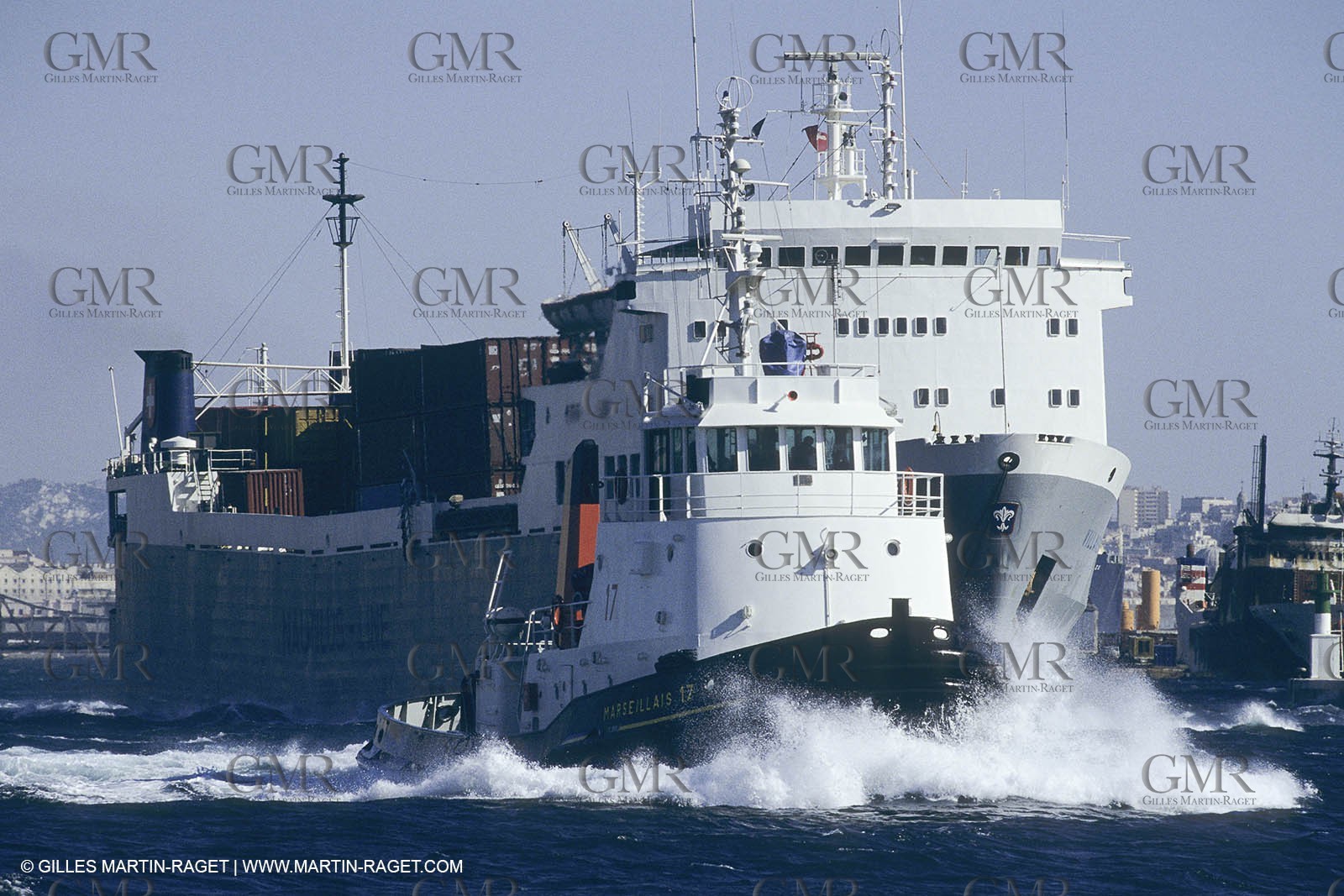 Monde maritime, opérations porturaires, ports, manoeuvres, marine world, harbour operations, maritime shipping,