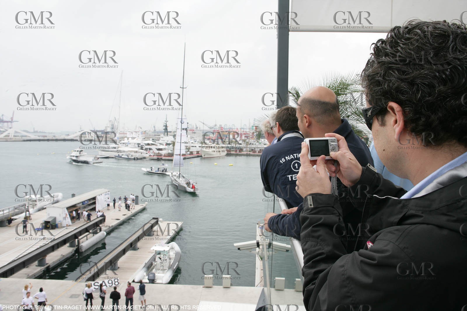 26 04 2007-Valencia (Spain)- 32nd America's Cup - Louis Vuitton Cup - RR1 - Day 11 - BMW ORACLE Racing - Dock out show