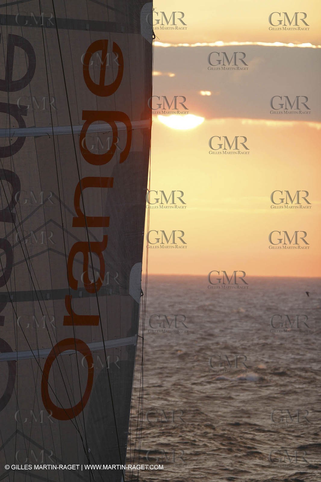 Orange II-2004 Jules Verne Trophy-Ushant-First line crossing