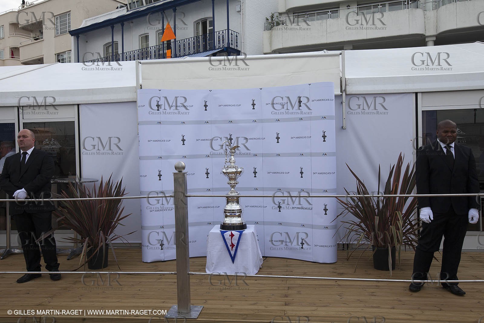 02 08 2010 - Cowes (UK, IOW) - The 1851 Cup -  BMW ORACLE Racing - Training Day.