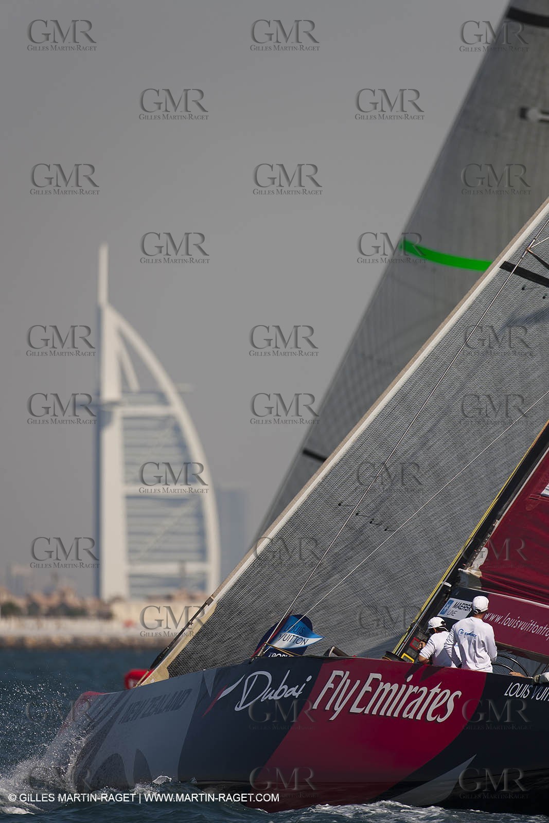 19 11 2010 - Dubai (UAE) - Dubai Louis Vuitton Trophy - Round 2 -  BMW ORACLE Racing Vs Synergy