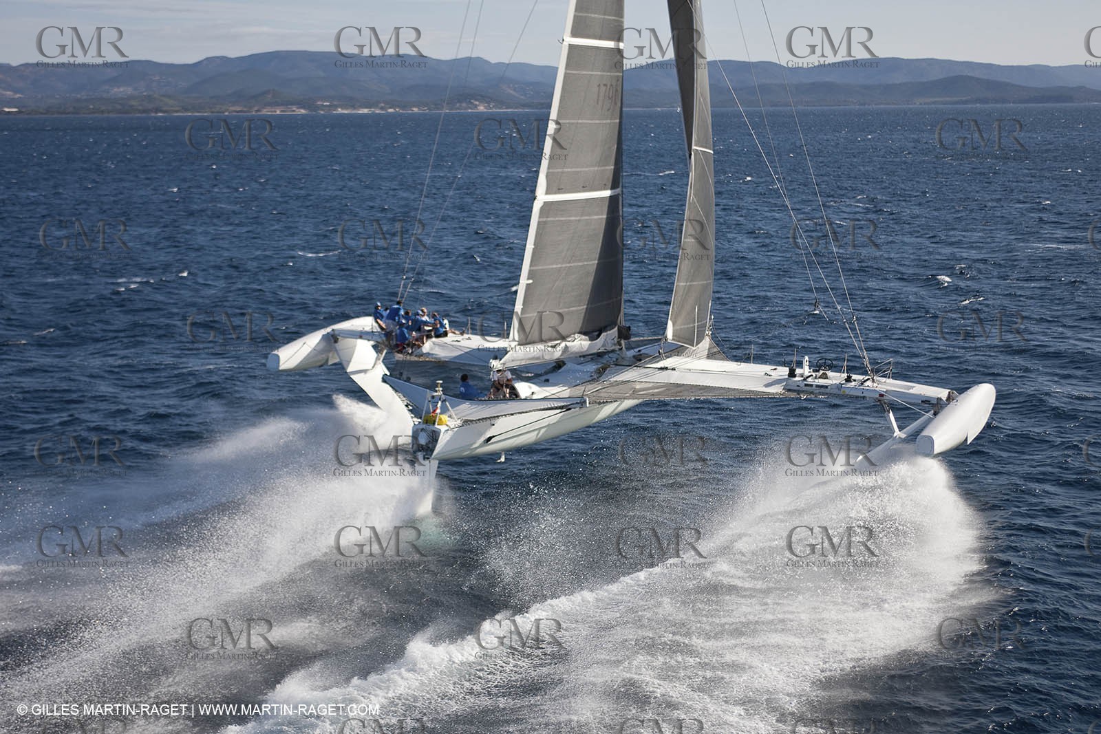 05 09 2009 - Hyères (FRA, 83) Hydroptère beat the overal sailing speed record with a run at 51,36 knts ( subjet to ratification by WSSRC)