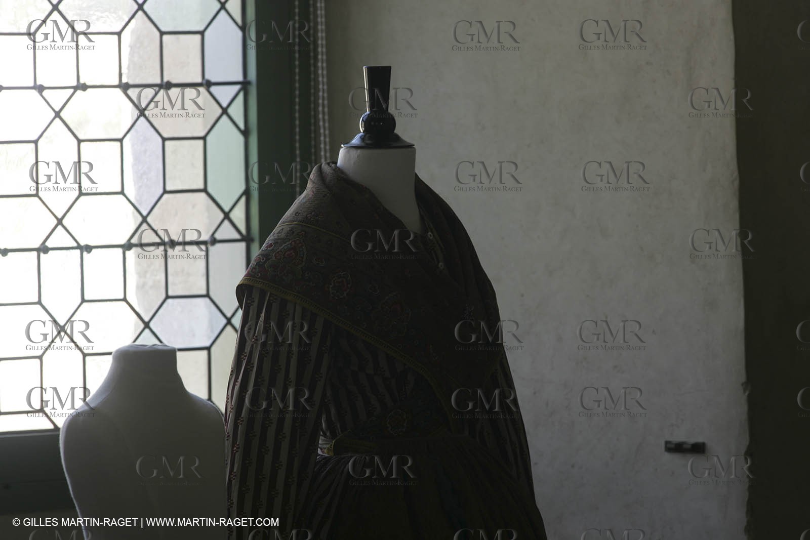 May 2004 - La Tour d'Aigues (FRA, 84) - Old costumes for women of the South exhibition