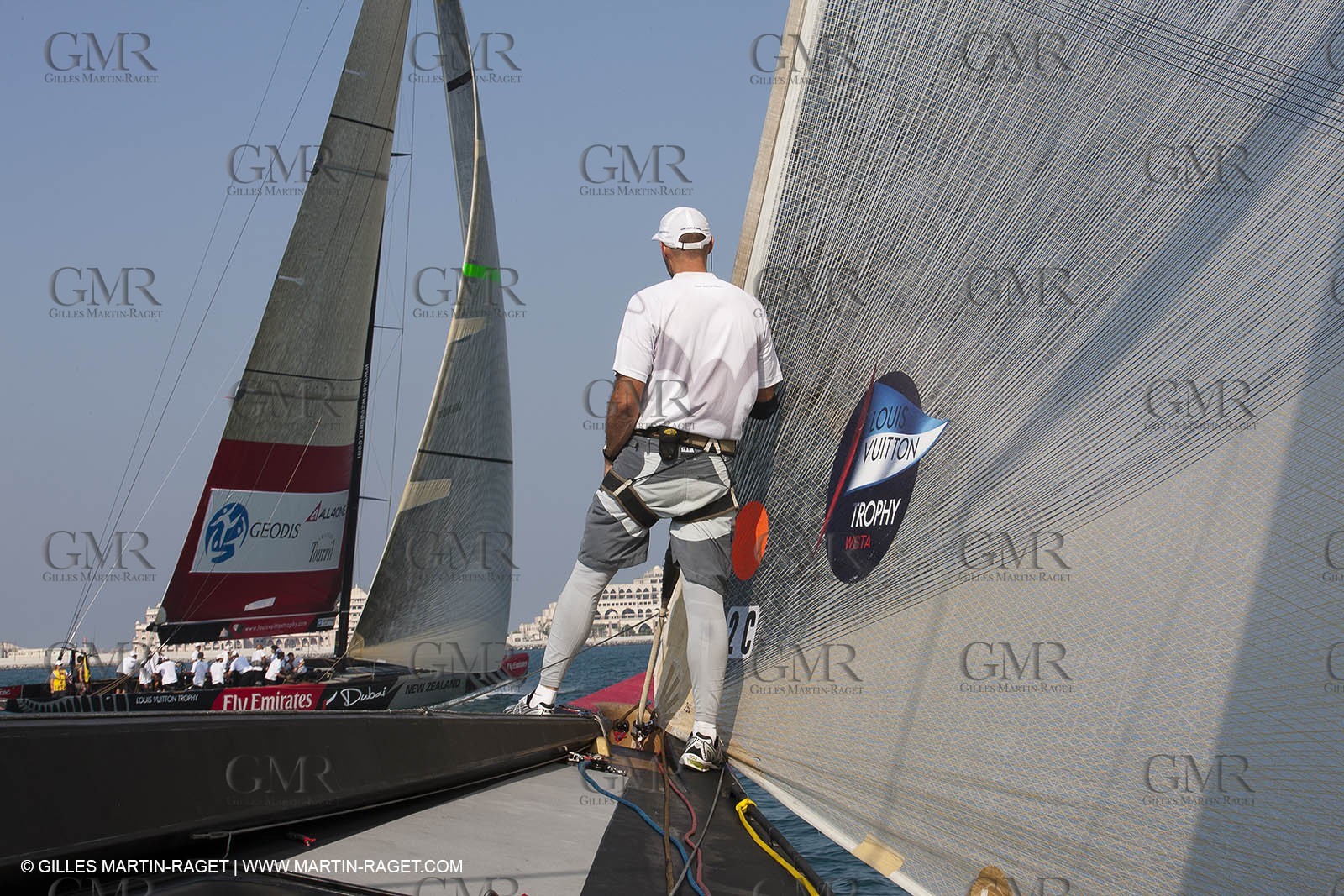 14 11 2010 - Dubai (UAE) - Dubai Louis Vuitton Trophy -  BMW ORACLE Racing - Training - Onboard Vs All 4 one