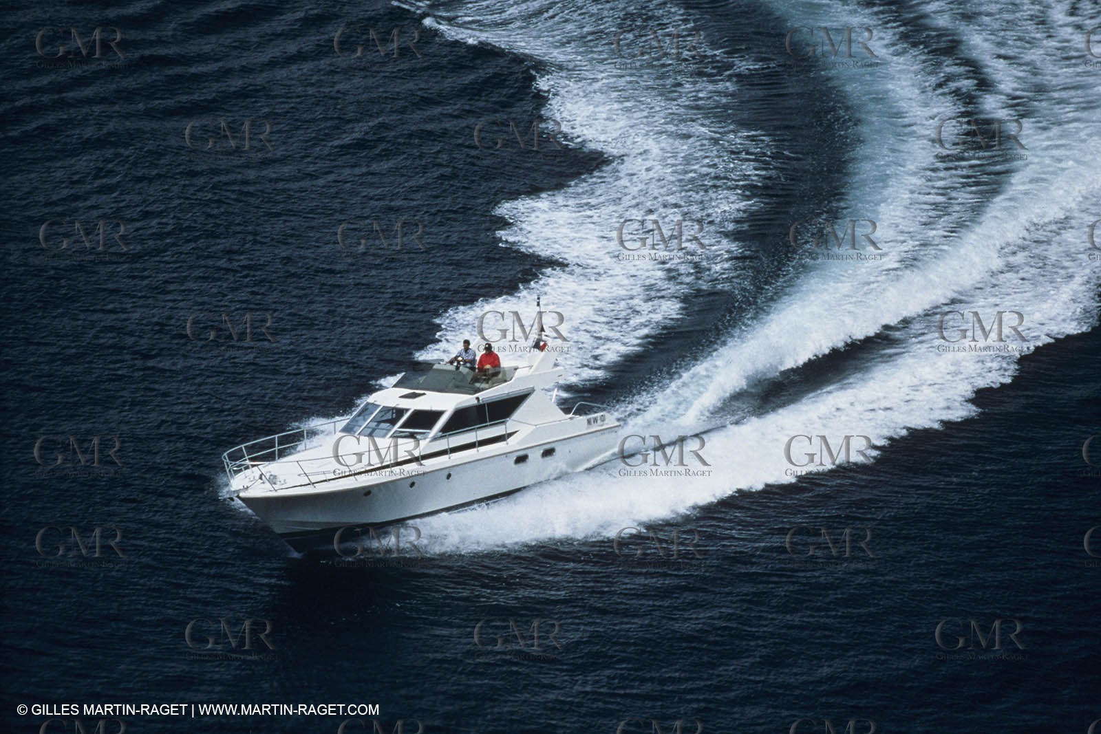 Powerboating, Cruising, running