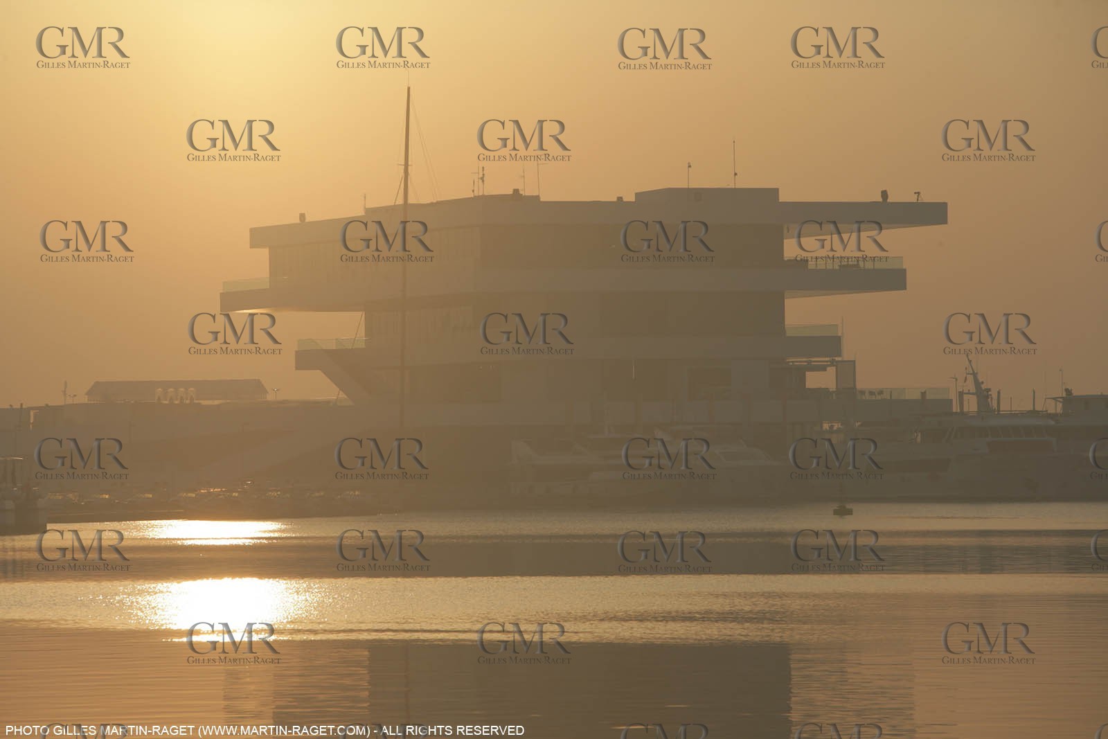 17 04 2007-Valencia (Spain)- 32nd America's Cup - Louis Vuitton Cup - RR1 - DAY 2 - BMW ORACLE Racing