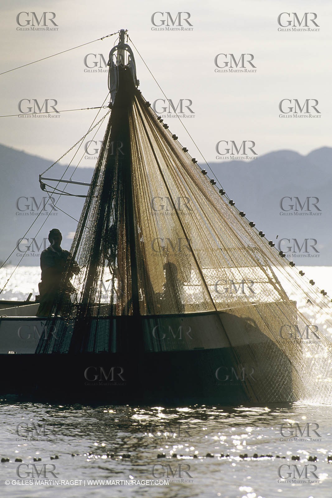 Pêche, barques, pointus, pêcheurs