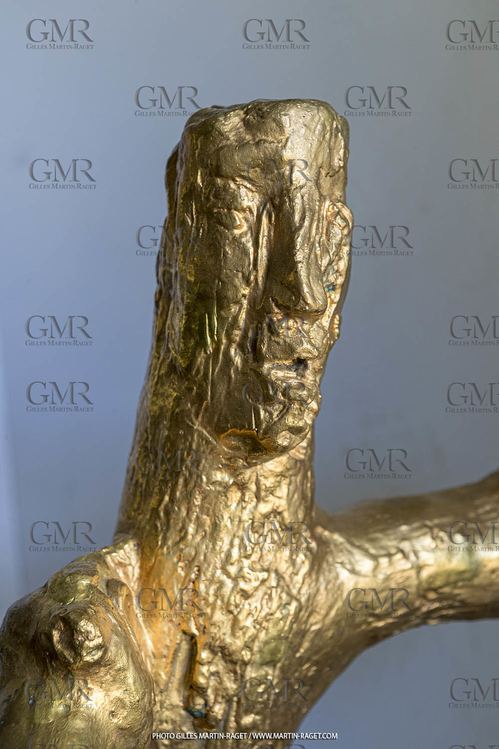 03 08 2020, Marseille (FRA,13), Oeuvre de Germaine Richier, l'Homme-forêt, grand 1945-1946, Bronze naturel nettoyé, Numéroté EA, 94 x 45 x 45 cm, Collection particulière