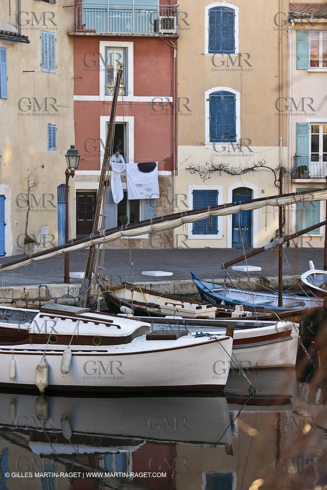 14 03 2012 - Martigues (FRA,13) - neighborhood Le Miroir (the mirror)