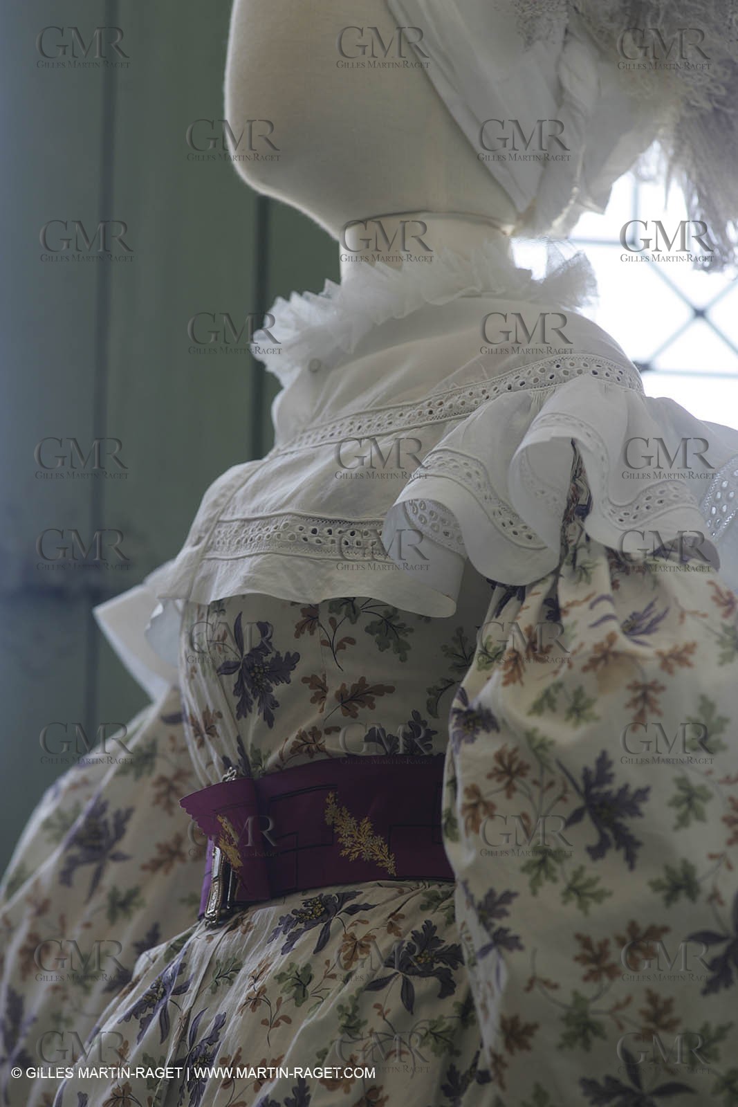 May 2004 - La Tour d'Aigues (FRA, 84) - Old costumes for women of the South exhibition