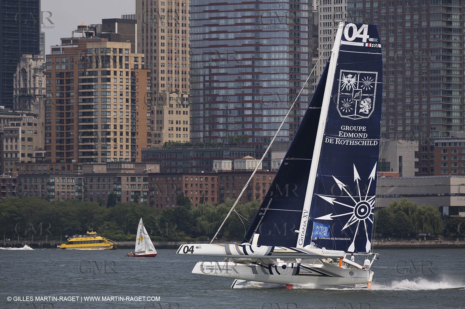 05 07 2012 - New York (USA) - Ocean Krys Race - Speed runs in fornt of NY city
