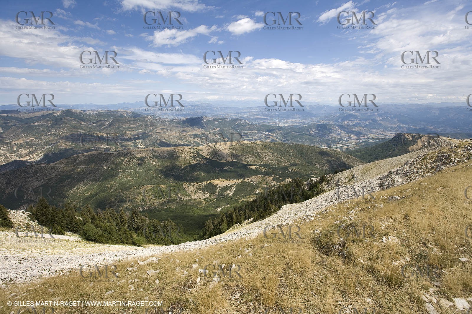 19 08 07 - Higher Provence, landscapes as seen from top of Mount Lure (FRA, 04)