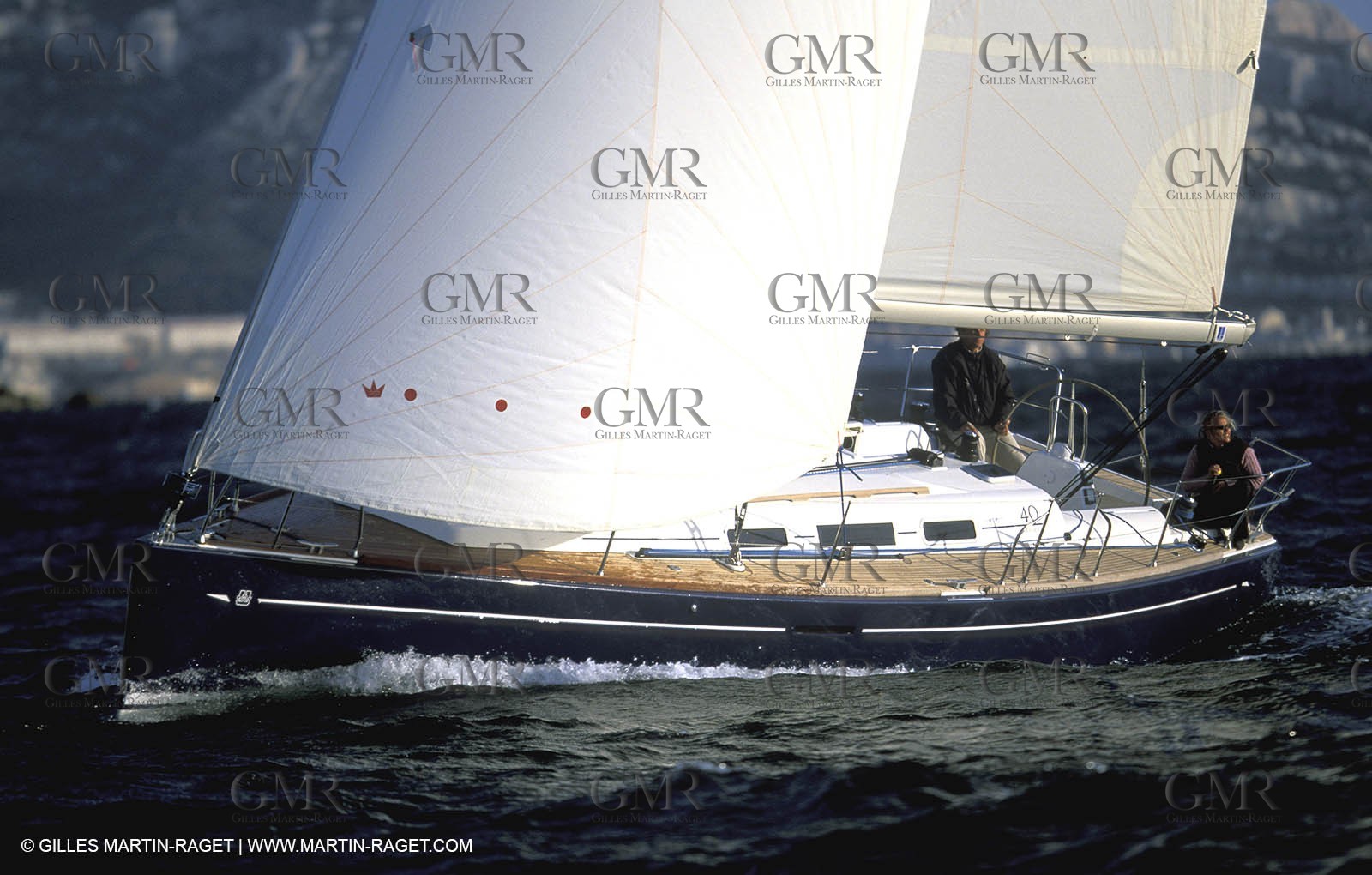 Crusing monohull sailing
