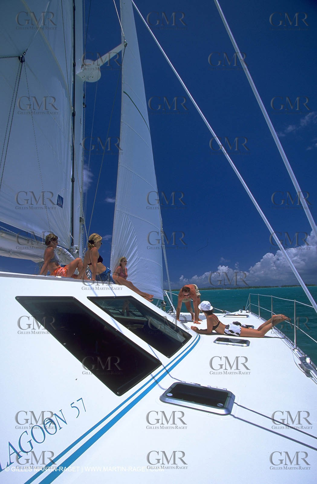 Cruising - People - Doing nothing