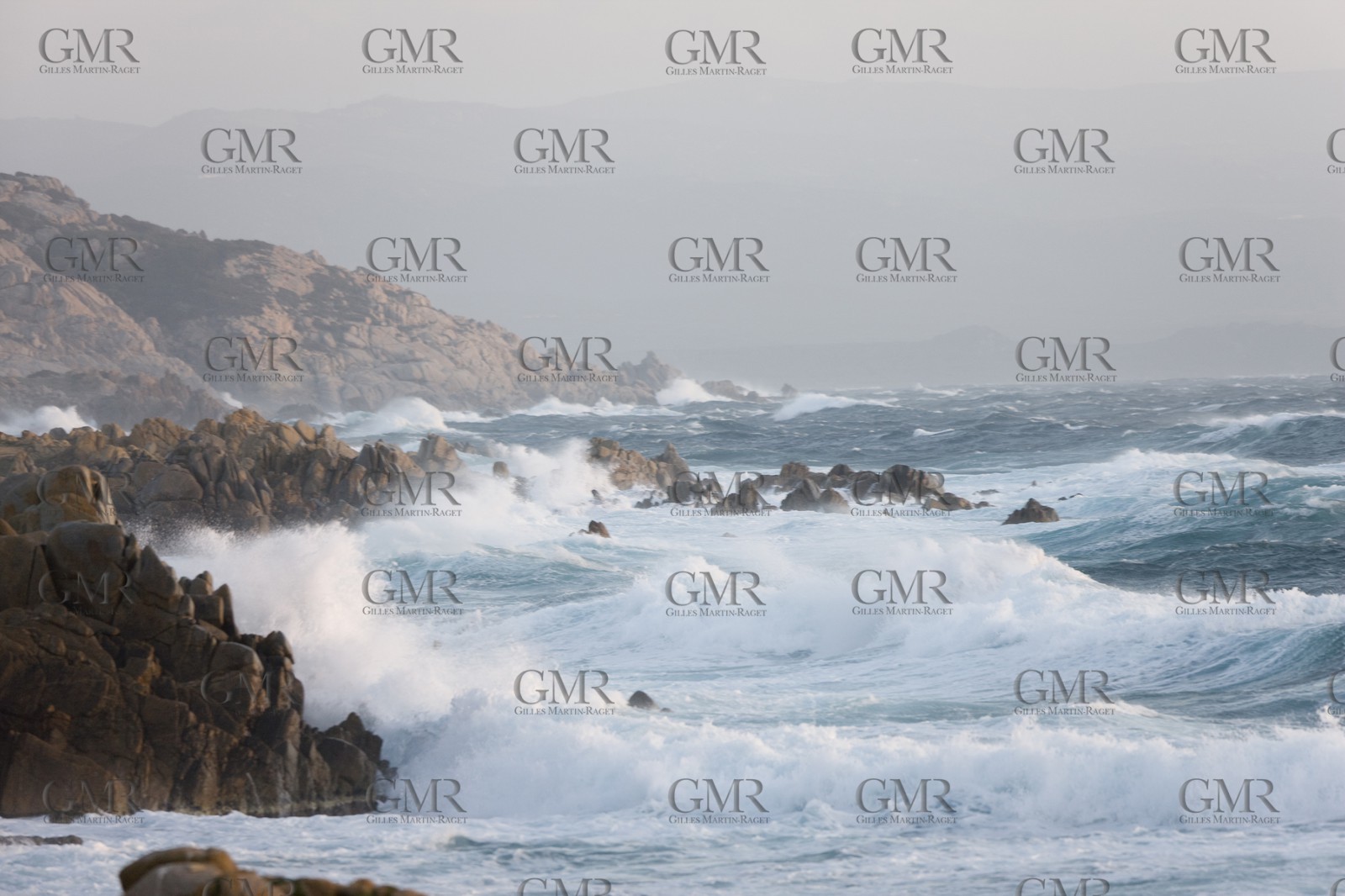 23 04 2008 - - Santa teresa di Gallura (ITA, Sardaigne) -  Mistral gale on the west coast of Testa Cape