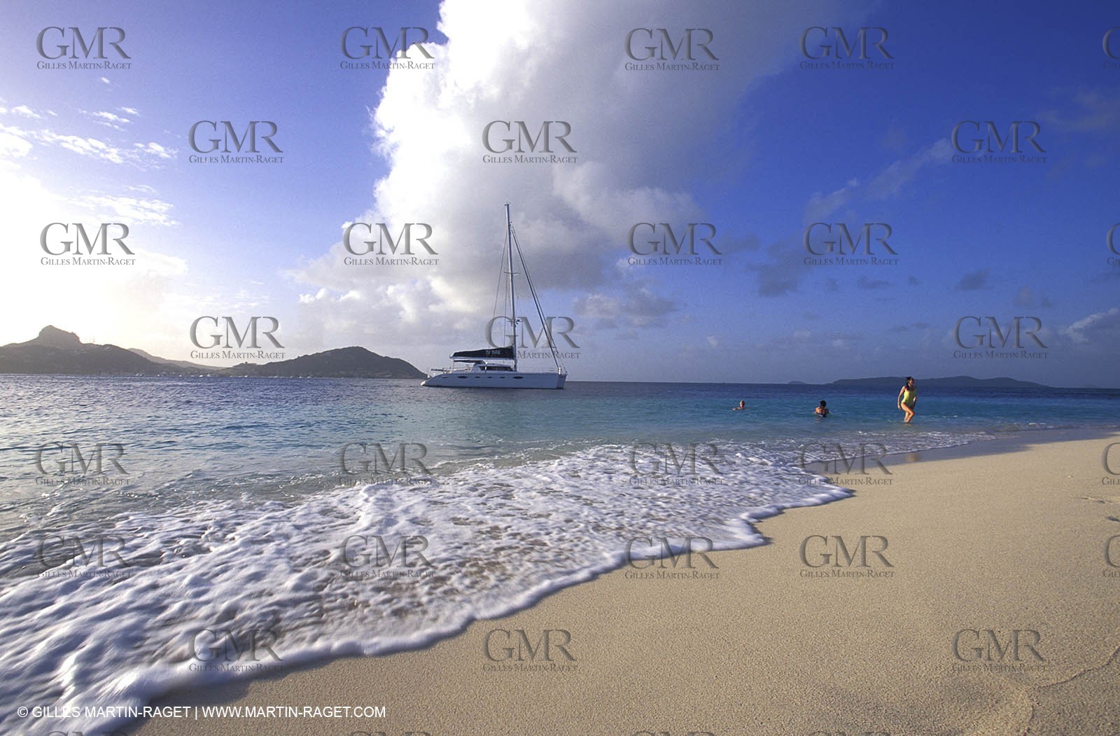 Multicoque au mouillage