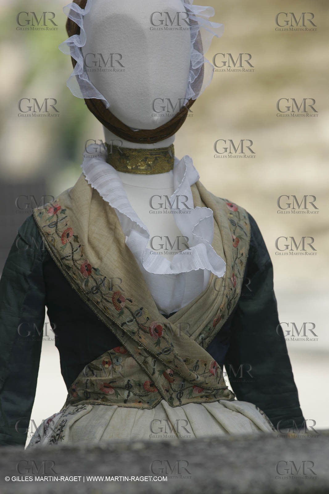 May 2004 - La Tour d'Aigues (FRA, 84) - Old costumes for women of the South exhibition