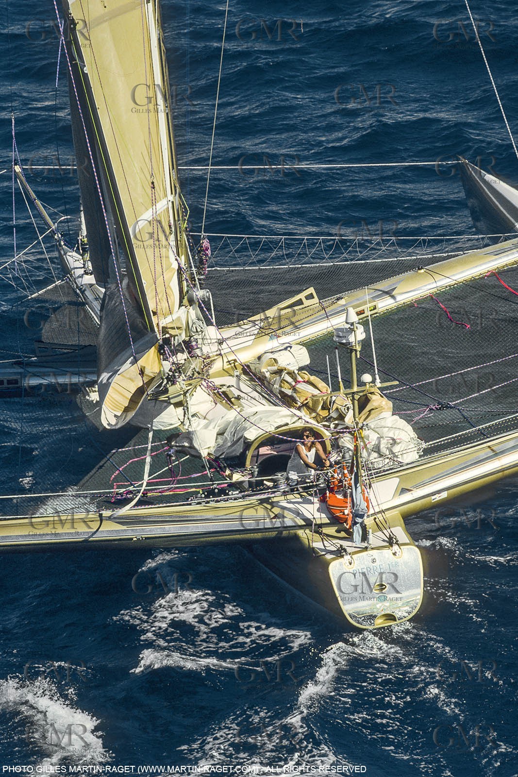 Novembre 1990, Pointe a Pitre (Guadeloupe) Arrivee victorieuse de Florence Arthaud (Groupe Pierre 1er) dans la Route du Rhum