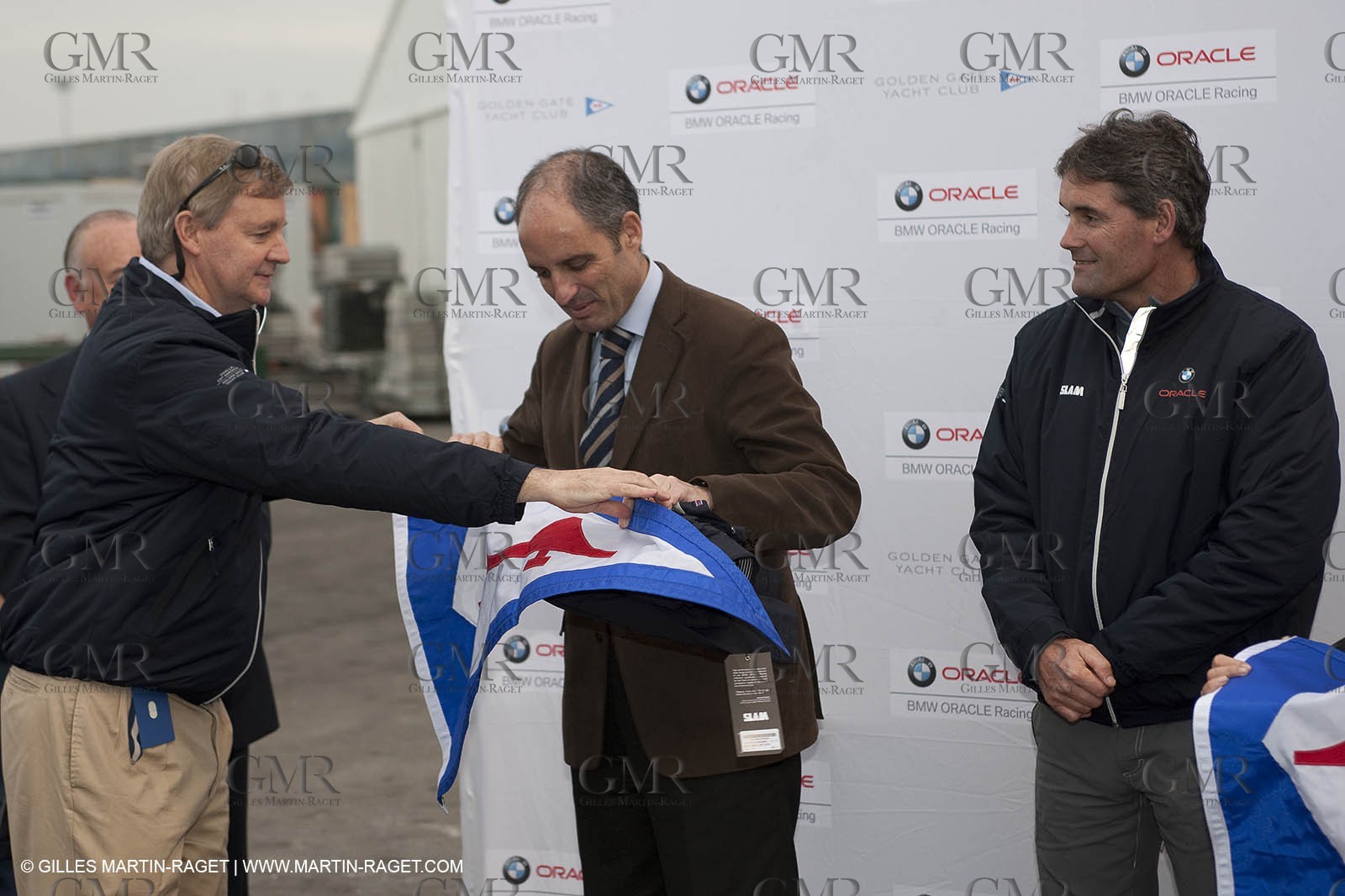 19 01 2010 - Valencia (ESP) - 33rd America's Cup - BMW ORACLE Racing - Francisco Camps (Generaliat Valenciana president) and Rita Barbeira (Valencia mayoress) visit