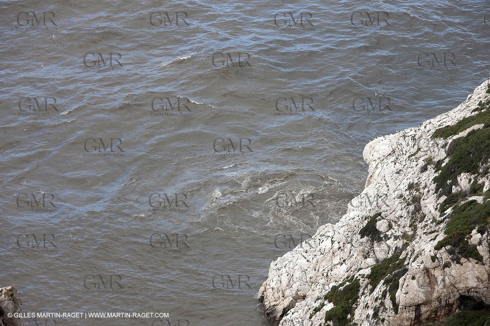 16 04 2009 - Marseille (FRA, 13) - Les Calanques - Cortiou rejections after after stormy weather over Marseilles