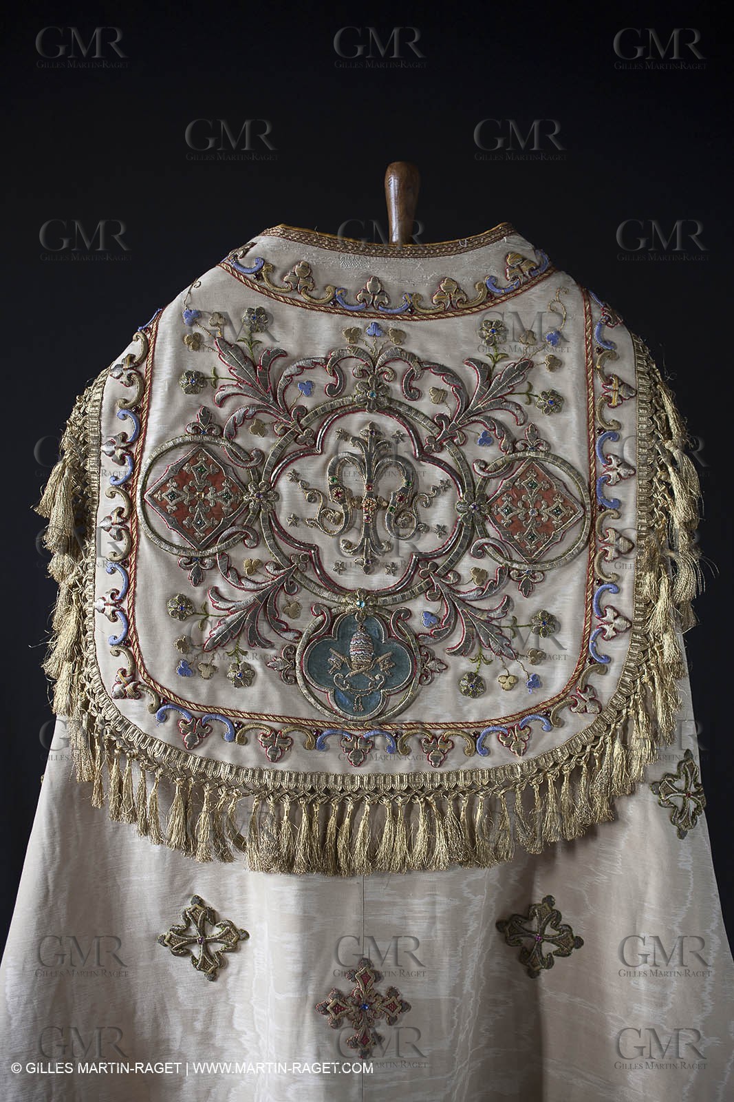 04 02 2013 - Marseille(FRA,13), Notre Dame de la Garde, liturgical clothing