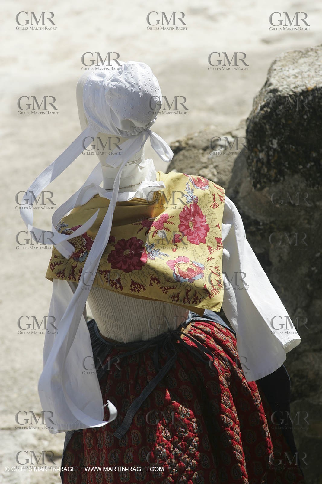 May 2004 - La Tour d'Aigues (FRA, 84) - Old costumes for women of the South exhibition