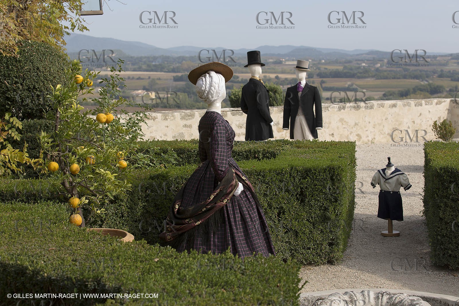 31 10 2013 - Ansouis (FRA,84) - Ansouis castle - Costumes of the exhibit Men costumes