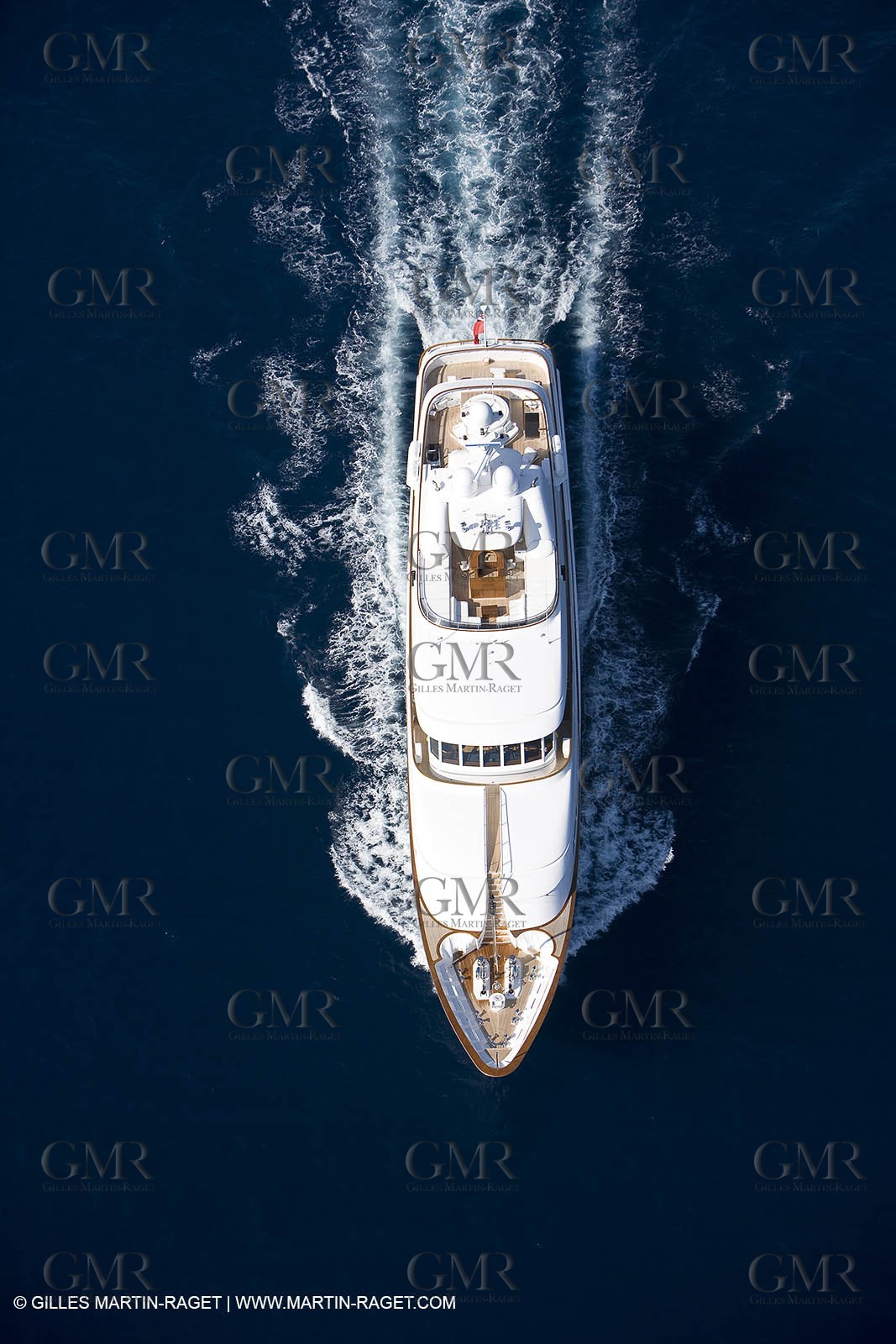 28 07 2007 - St Jean Cap Ferrat - SuperYachts - Motor Yachts - Hampshire