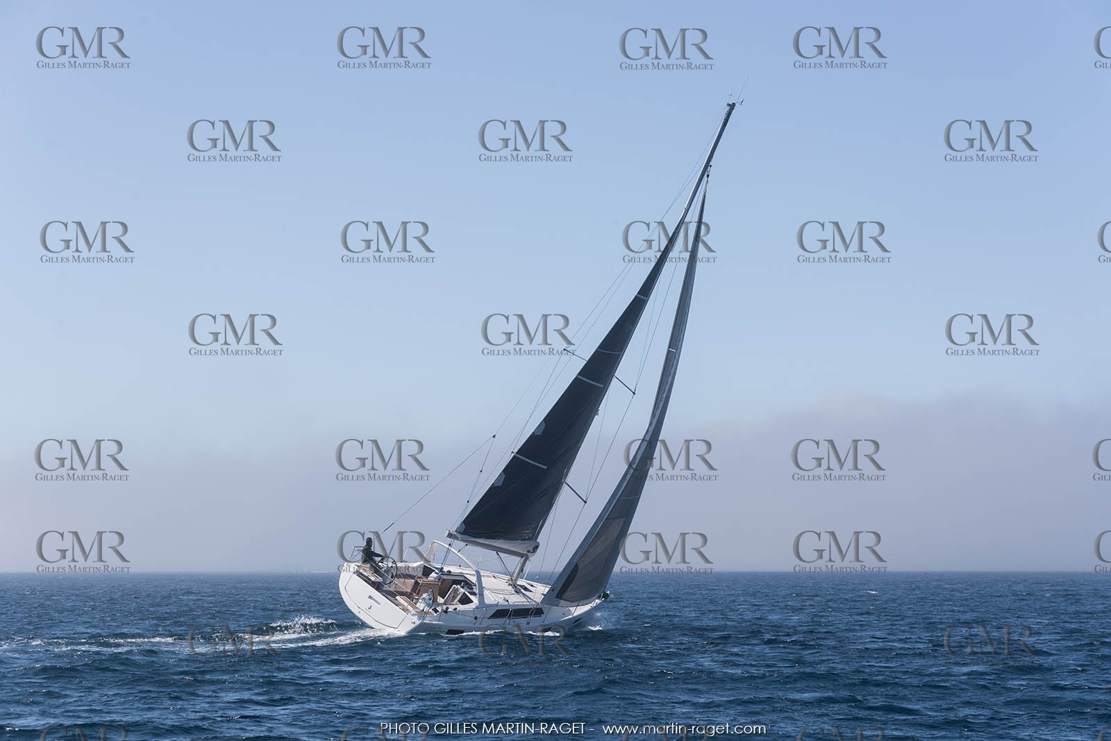 04 07 3017; Les EMbiez (FRA; 83) - Chantier Beneteau; Oceanis 41.1