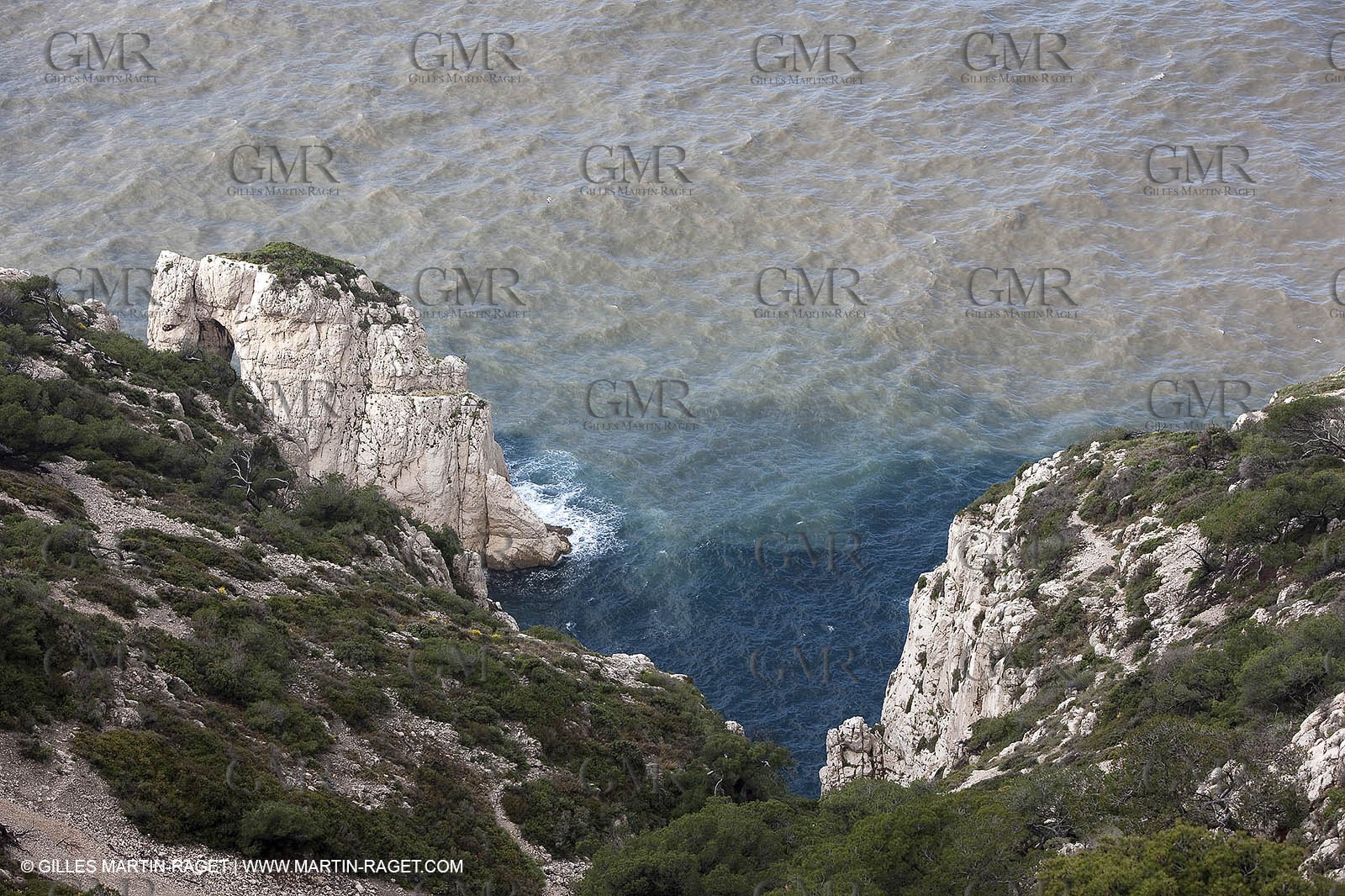 16 04 2009 - Marseille (FRA, 13) - Les Calanques - Cortiou rejections after after stormy weather over Marseilles