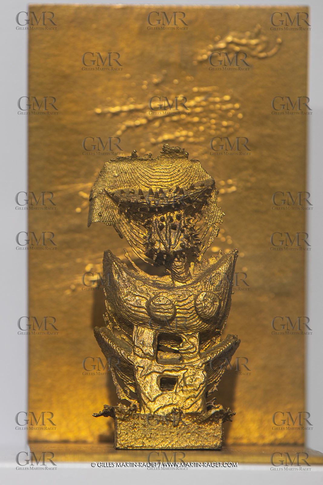 30 10 2023, Montpellier (FRA), oeuvre de Germaine Richier, Exposition Centre Pompidou - Musée Fabre 2023, Seiche n° 15, sur équerre 1955, Bronze naturel nettoyé, Fondeur : L. Thinot, Paris, 15,4 x 11,8 x 9,7 cm, Collection particulière