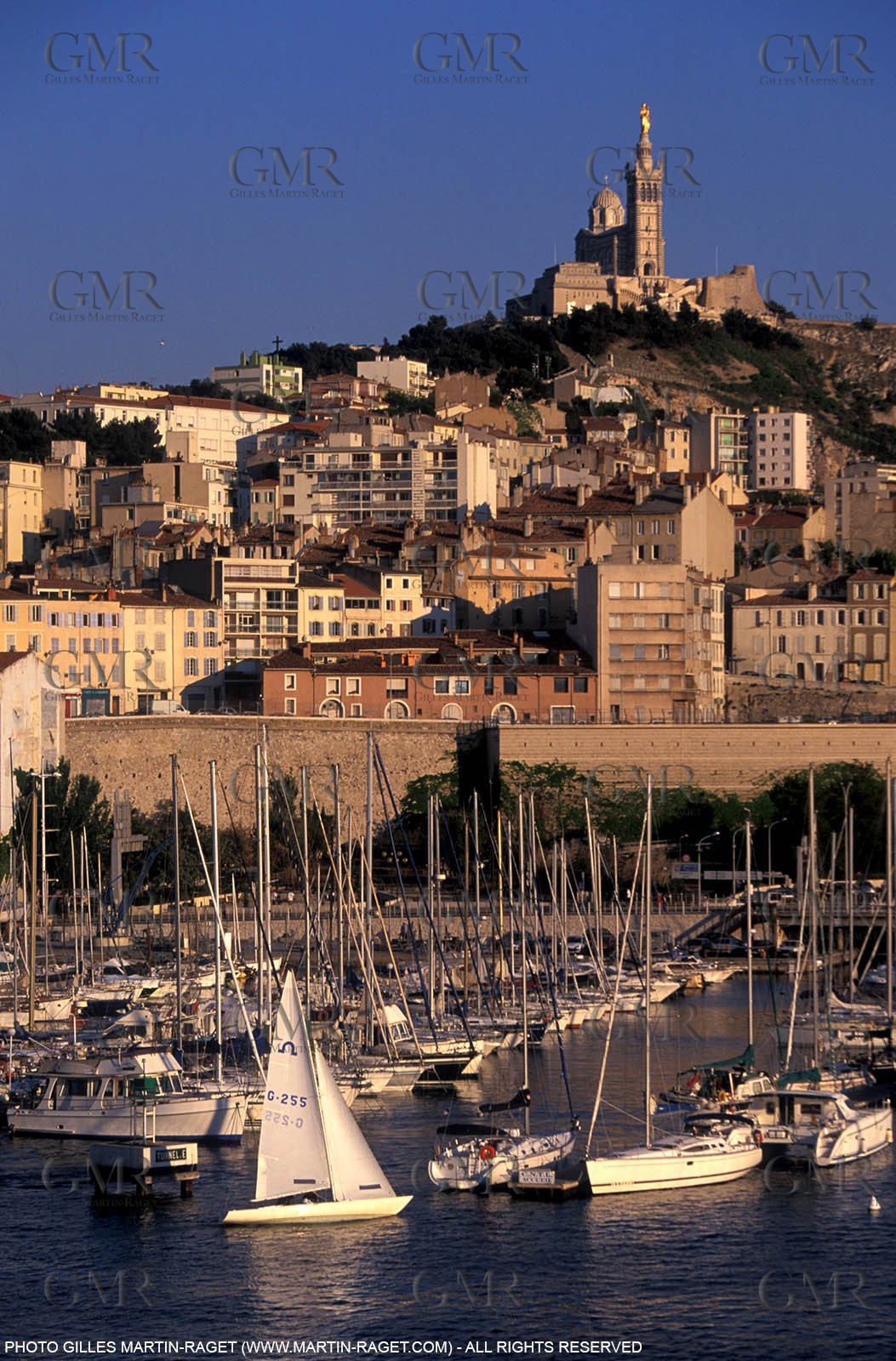 Old harbour - Basilica Notre Dame de la Garde
