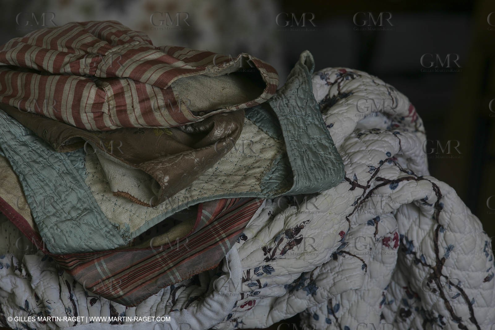 May 2004 - La Tour d'Aigues (FRA, 84) - Old costumes for women of the South exhibition