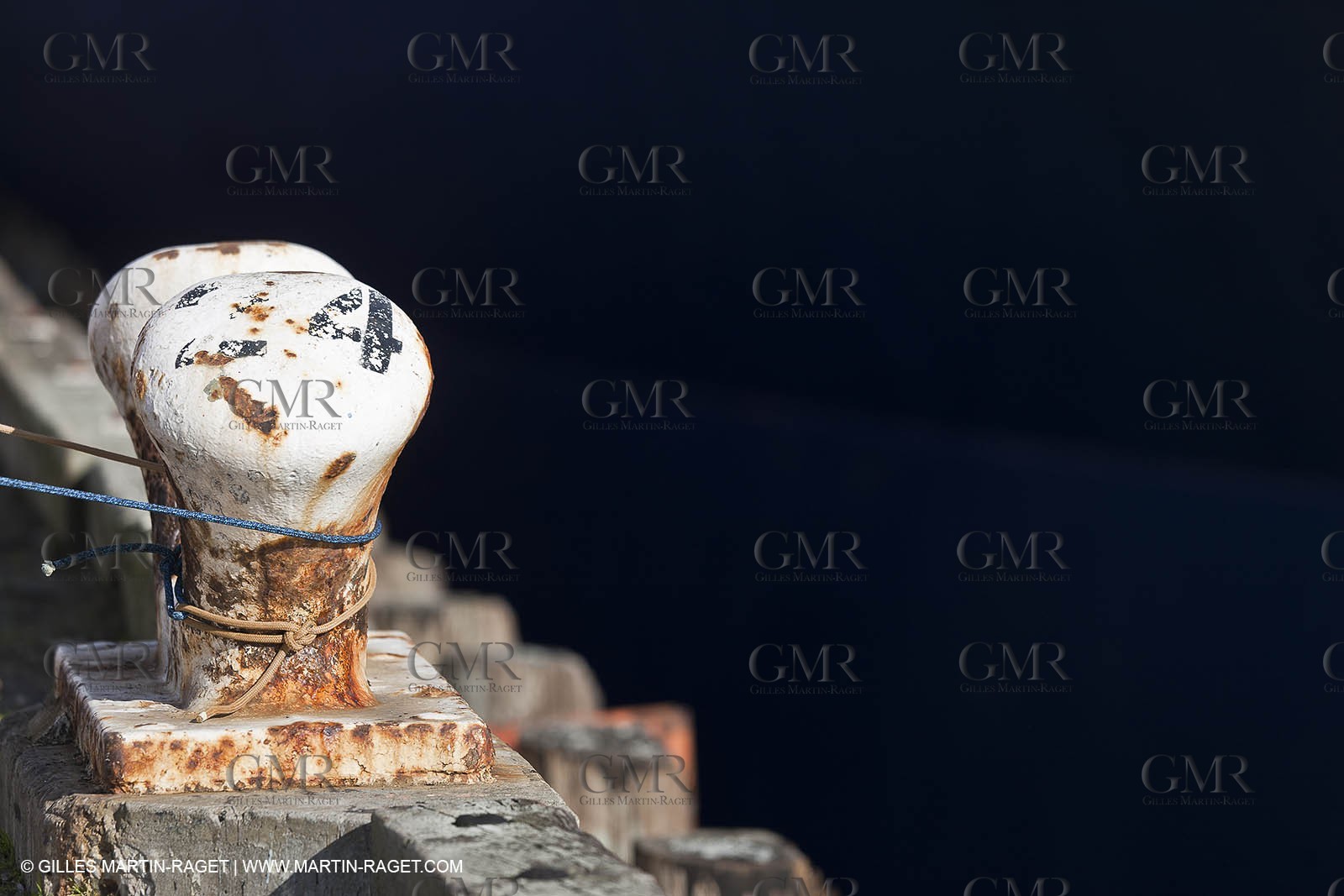 01 03 2011 - San Frnacisco (USA,CA) - Harbour operations - ship details - ship unloading - containers