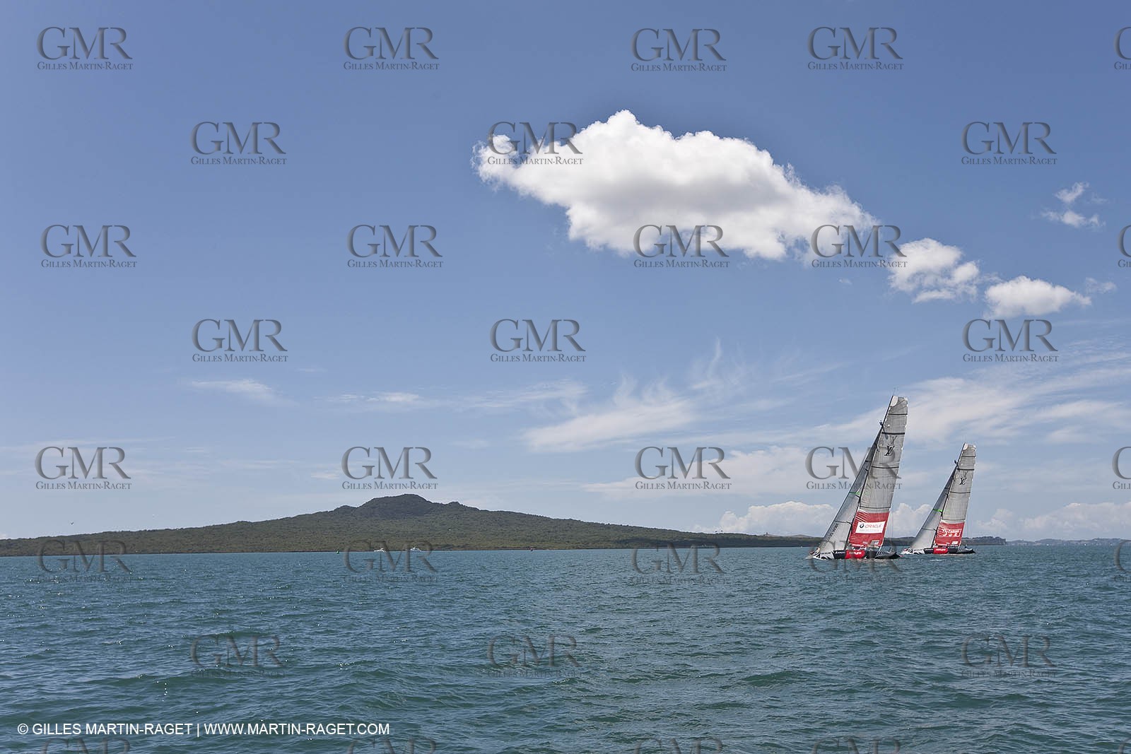 23 01 2009 - Auckland (NZL) -  Louis Vuitton Pacific Series - BMW ORACLE Racing-Tuning up onboard Emirates Team New Zealand yacht