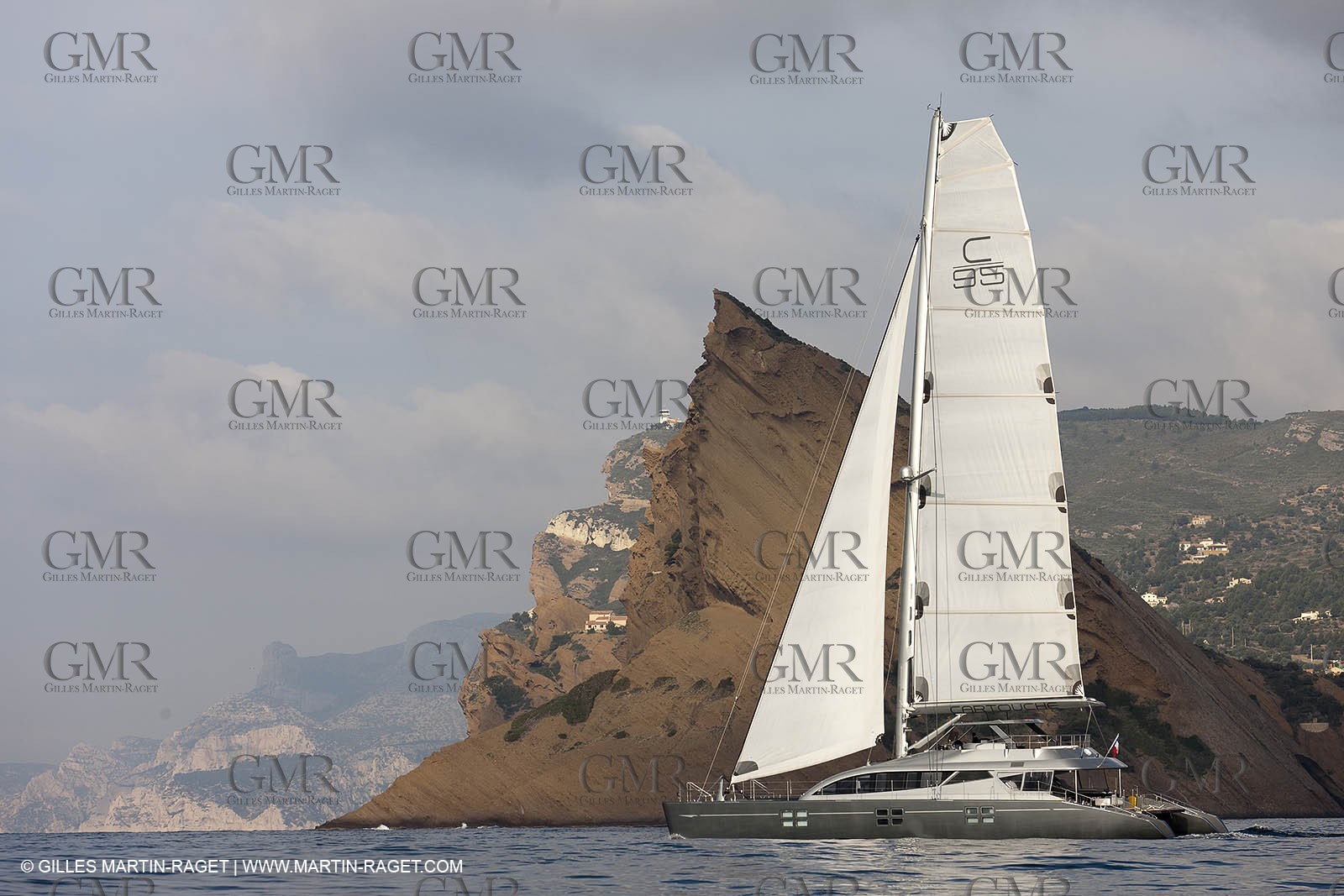 25 02 2011 - La Ciotat (FRA,13) - Super Yachts - Chantier H2X - Cartouche