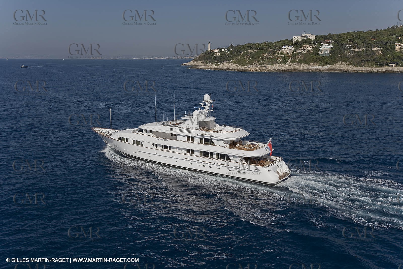 28 07 2007 - St Jean Cap Ferrat - SuperYachts - Motor Yachts - Hampshire