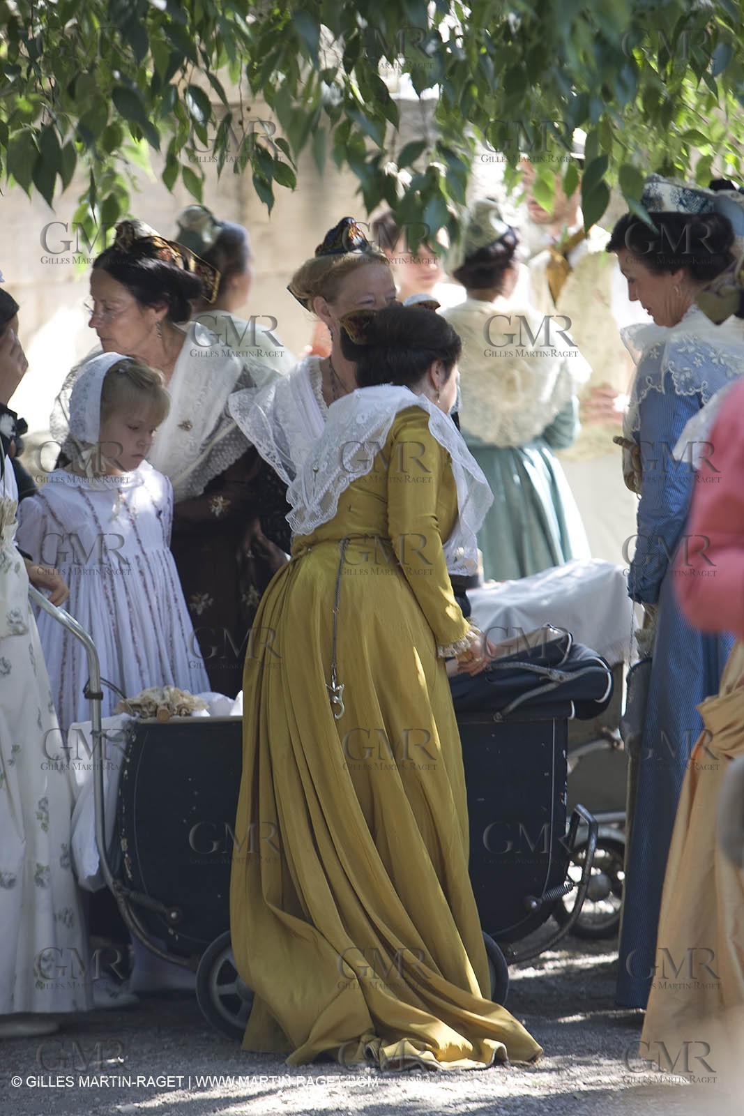 06 07 08 - Arles (FRA, 13) - Traditional costume of Arles fest