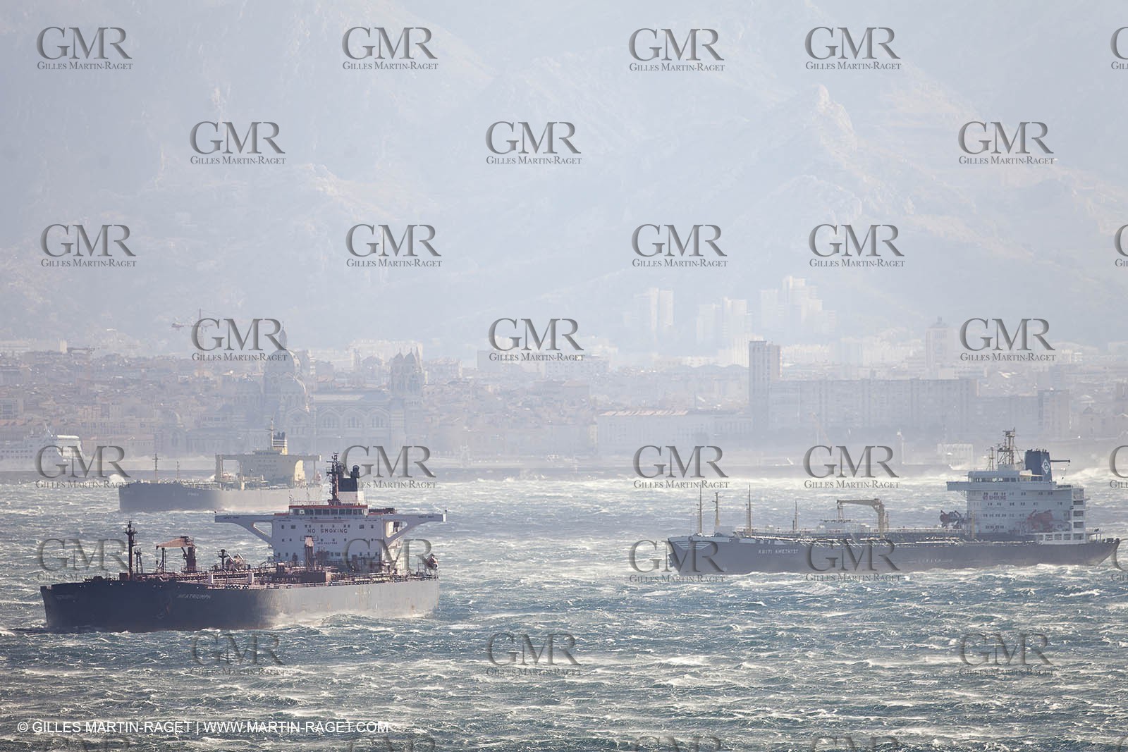 25 10 2010 - Marseille (FRA,13) - Ships at the mooring due to a strike of the harbour staff