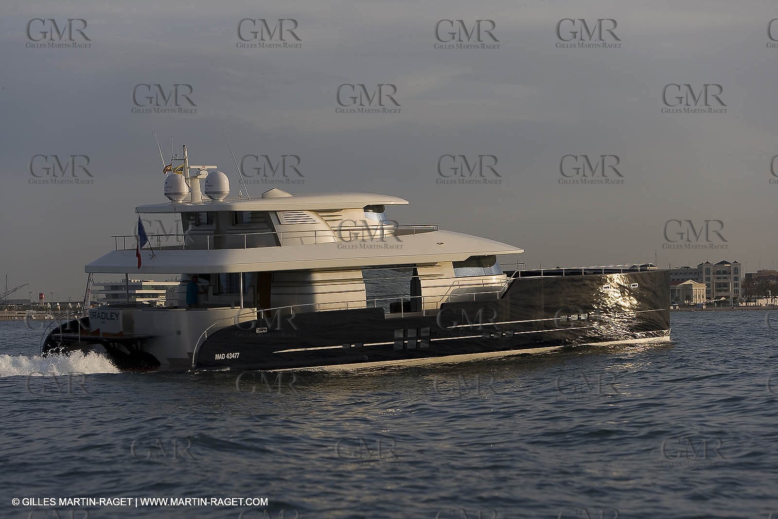 11 06 2007 - Valencia (Spain) - Super Yacht Catamaran Bradley, Gilles Vaton design built by H2X in la Ciotat (France)