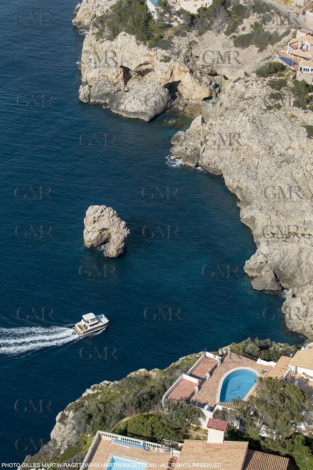 08 04 2015, Andraitx (Isla de Mallorca, Islas Baleares, ESP), Chantier Fountaine-Pajot, Motor Yacht 37