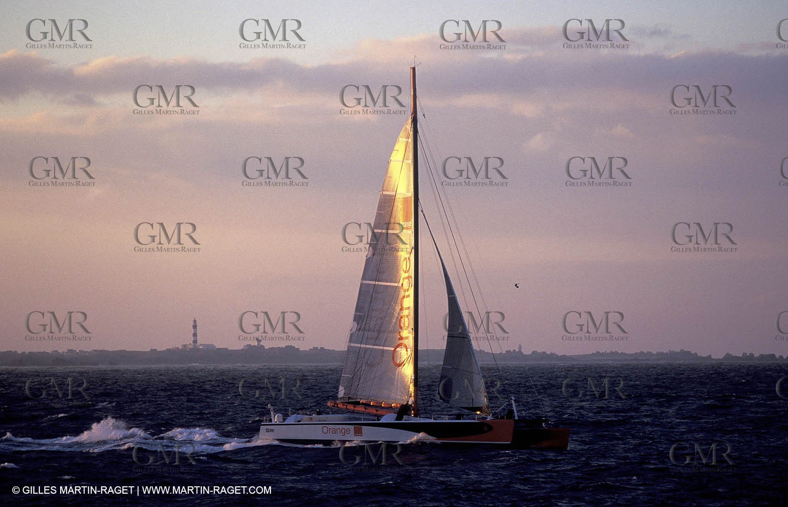 Orange II-Trophée Jules Verne 2004-Ouessant-1er passage de ligne
