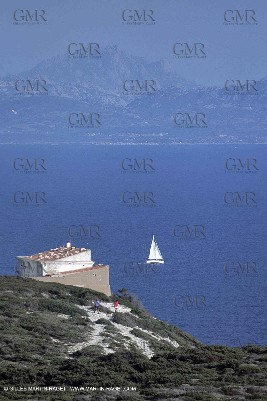 Crusing monohull sailing