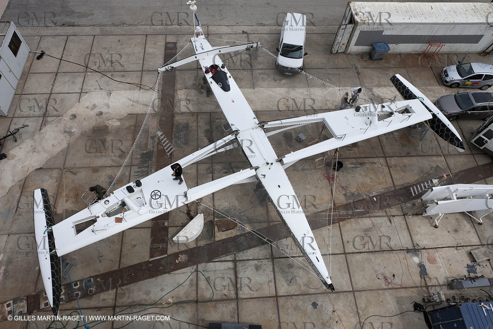 18 04 2012 - La Ciotat (FRA,13) - L'Hydroptère en préparation - Présentation du  nouvele équipage