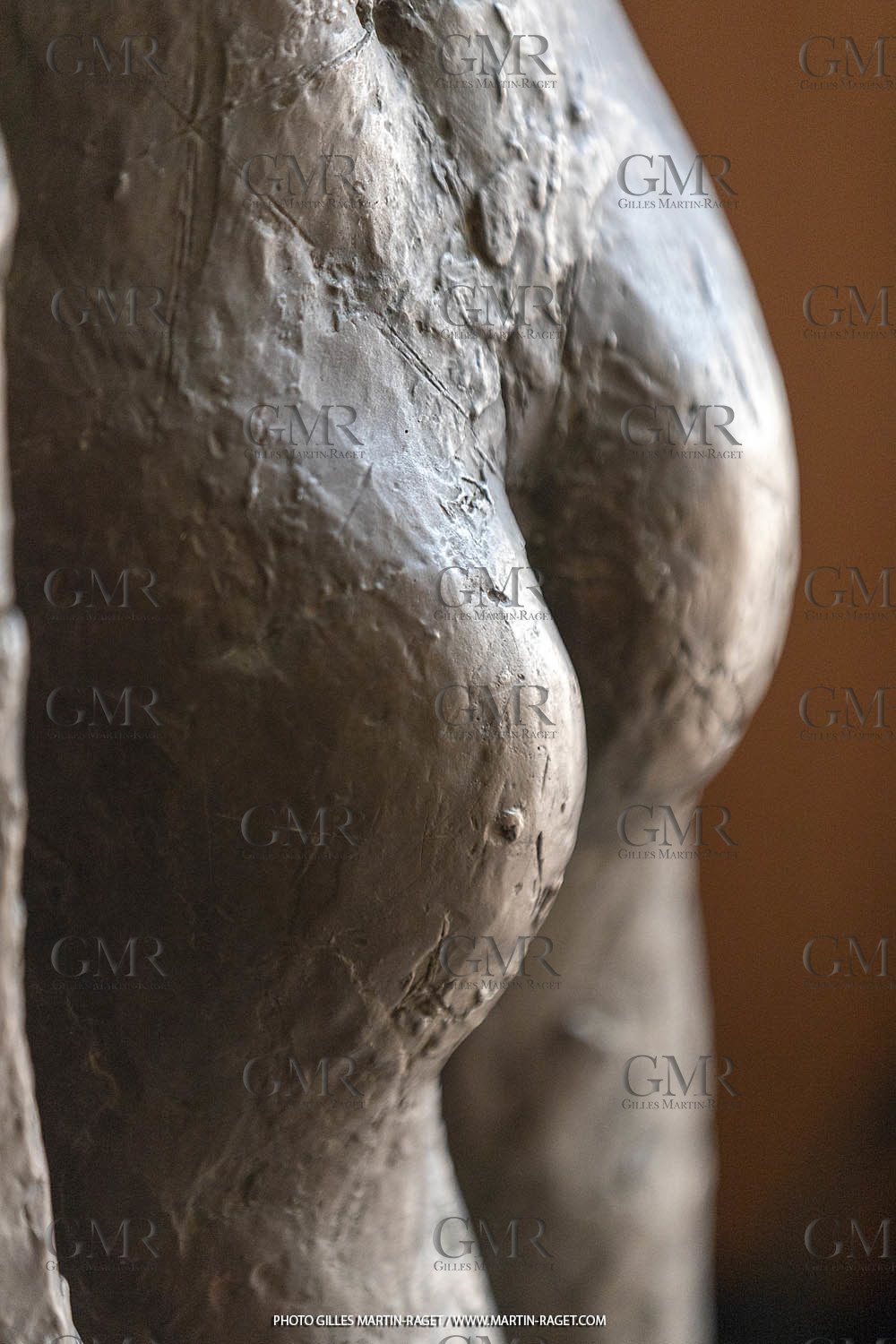 20 07 2020, St Rémy de Provence, Oeuvre de Germaine Richier, Torse I 1934, Bronze patiné foncé, épreuve d'exposition, Fondeur : Susse, Paris, 108 X 47,5 X 33 cm, collection particulière,